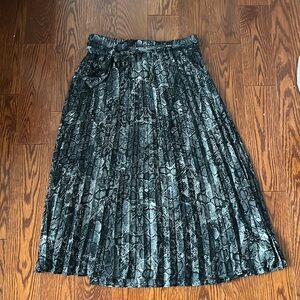 RW&Co Black Pleated Skirt Size Small